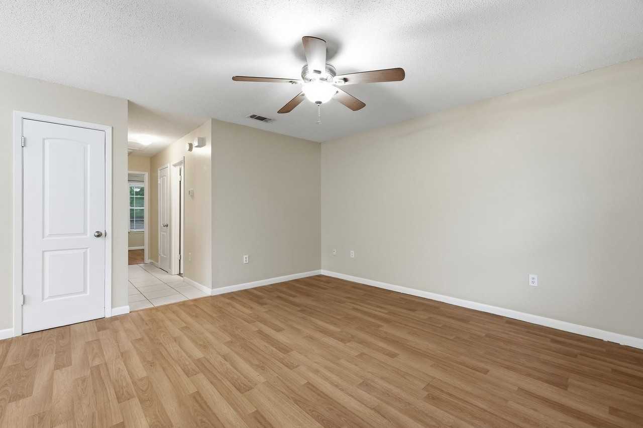 310A Redwood Ave - Photo 2 of 29