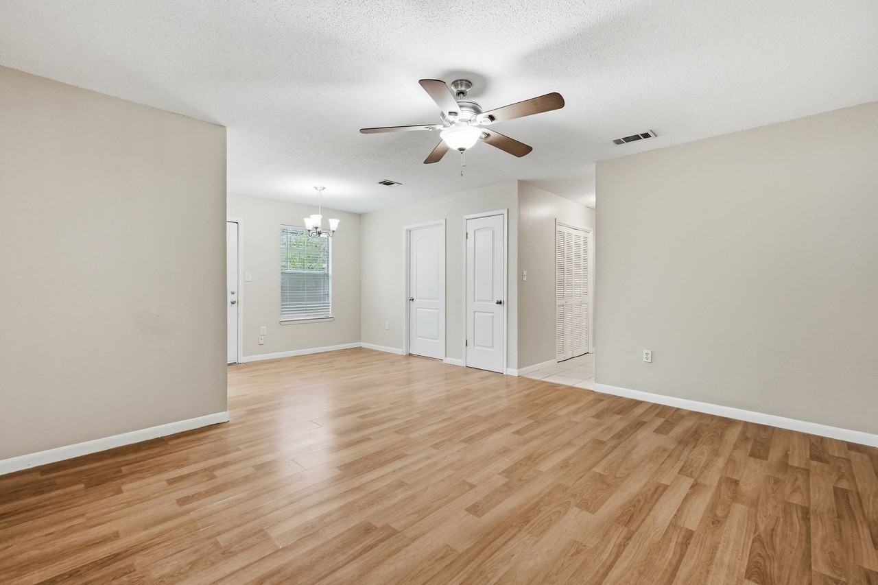 310A Redwood Ave - Photo 3 of 29
