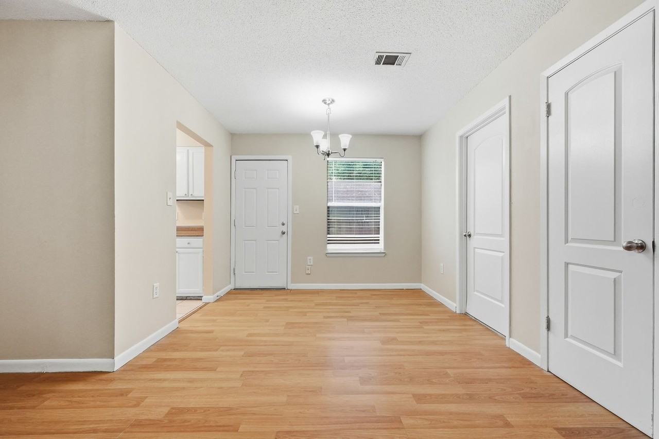 310A Redwood Ave - Photo 5 of 29