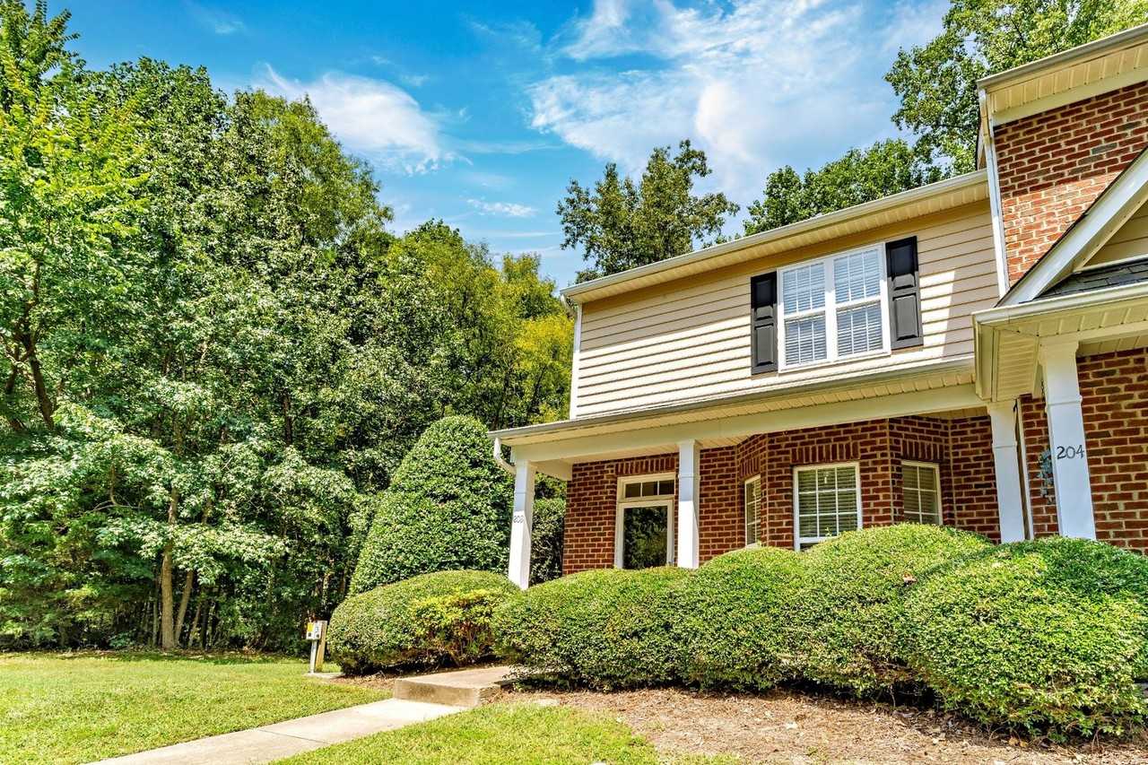 208 Sir William Ln - Photo 2 of 28