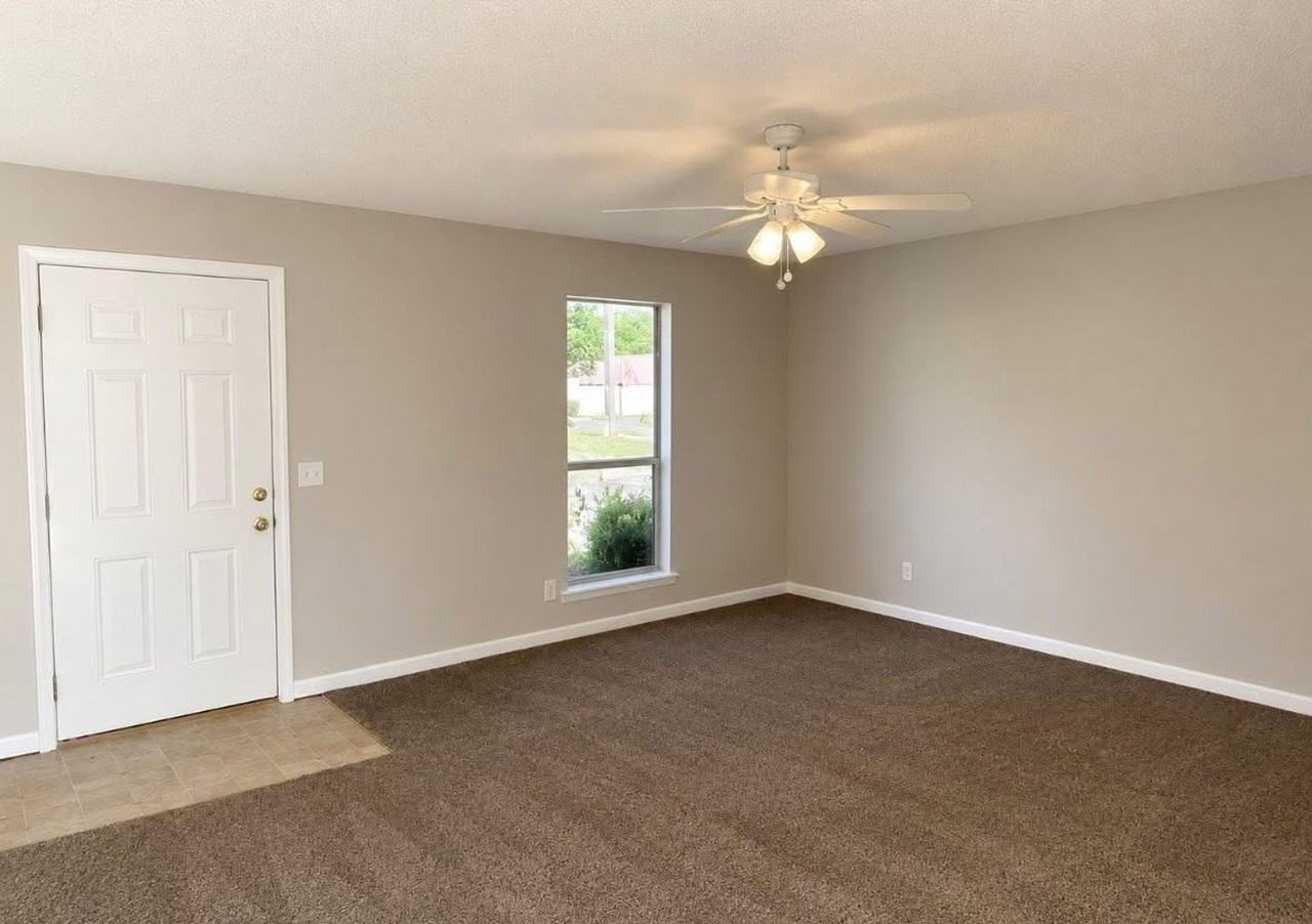408 Dora St - Photo 4 of 14