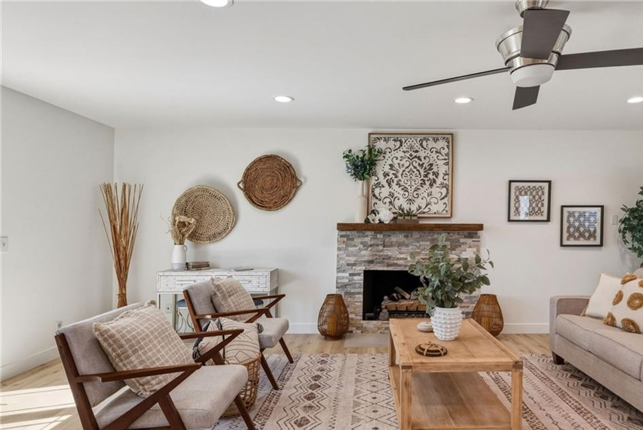 2611 Alvord Ln - Photo 3 of 15