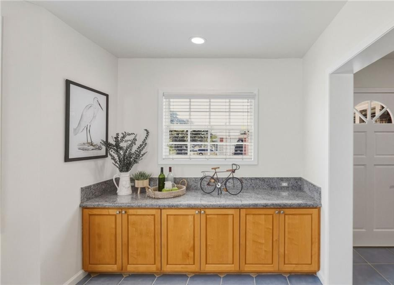 2611 Alvord Ln - Photo 5 of 15
