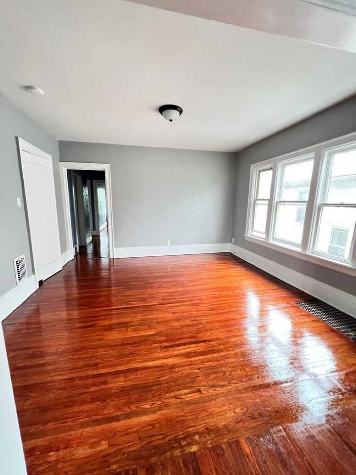 313 Lasalle Ave - Photo 6 of 26