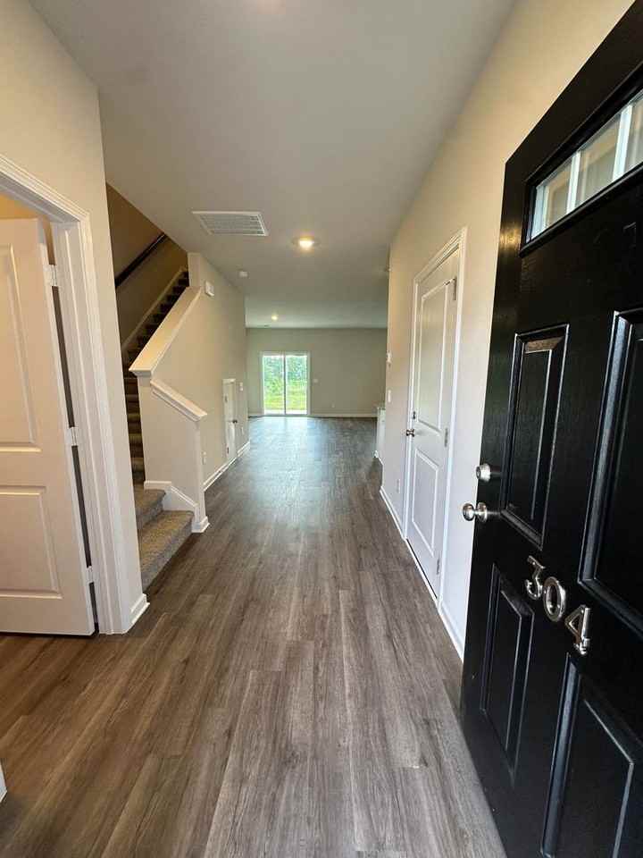 304 S Lake Ct - Photo 3 of 20