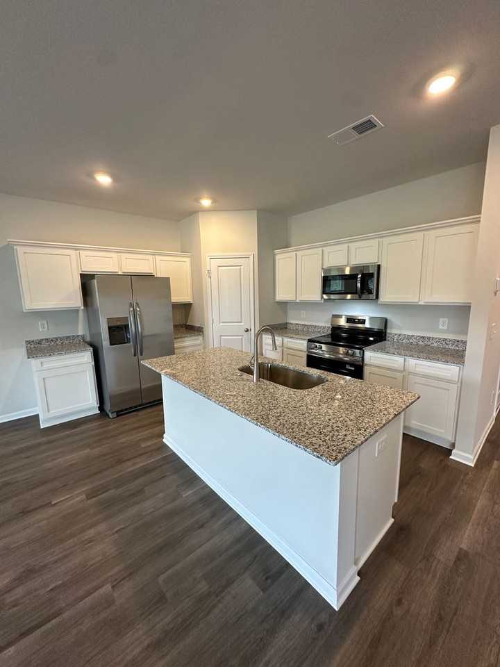304 S Lake Ct - Photo 5 of 20