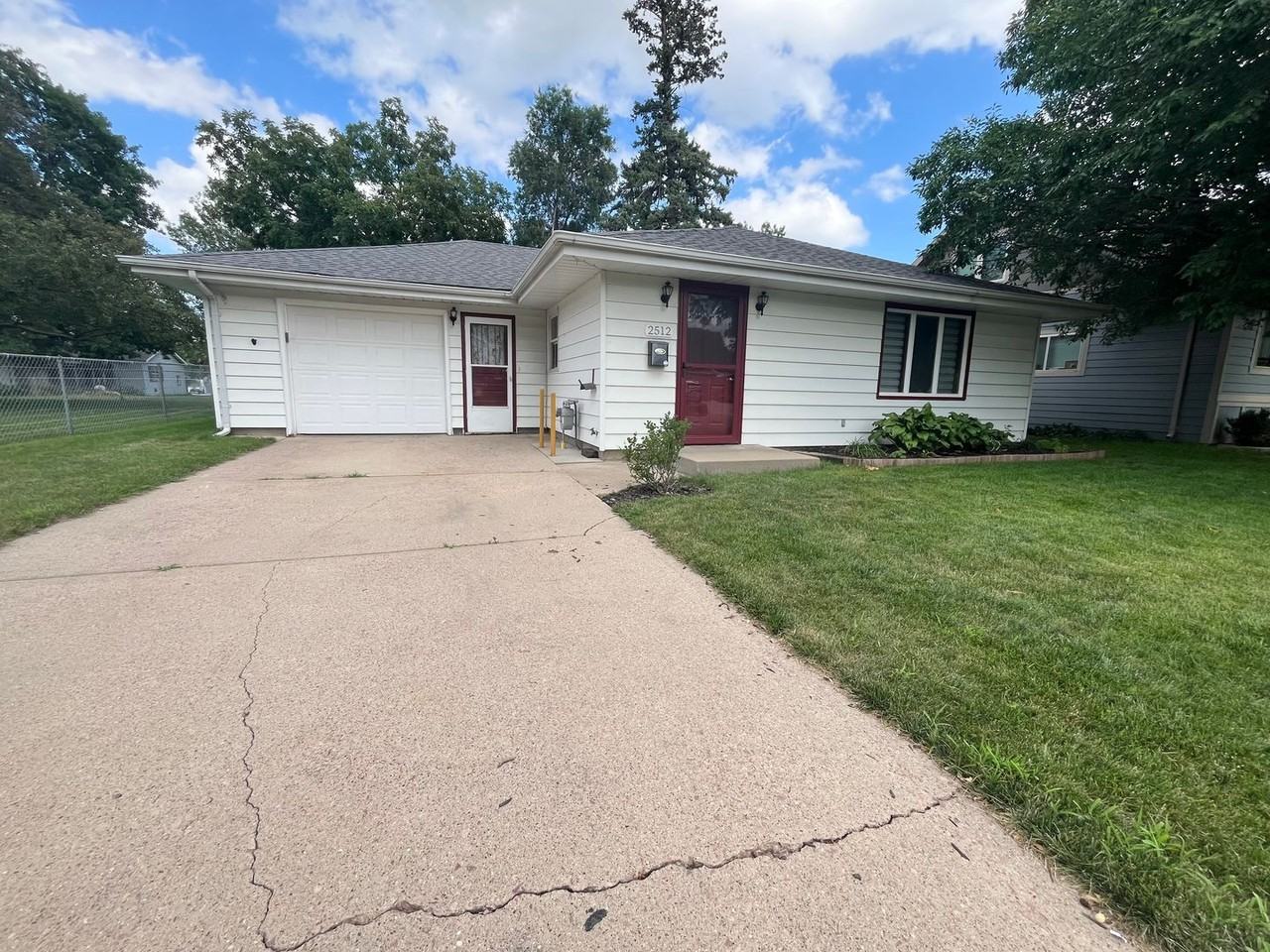 2512 S West Ave - Photo 2 of 27