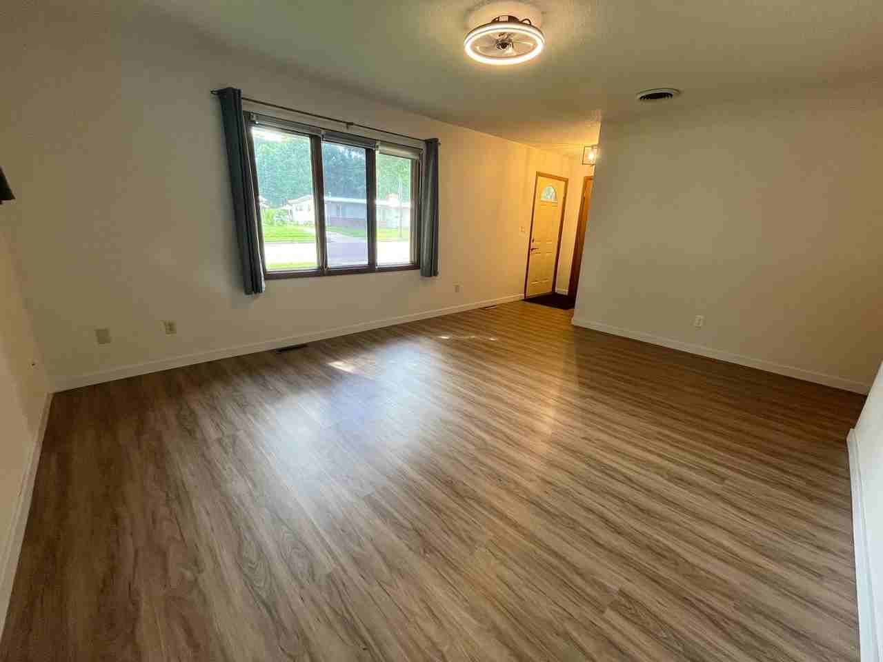 2512 S West Ave - Photo 3 of 27