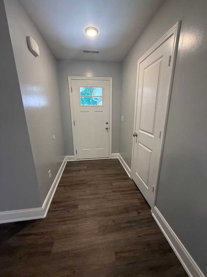 186 Oak St - Photo 2 of 11