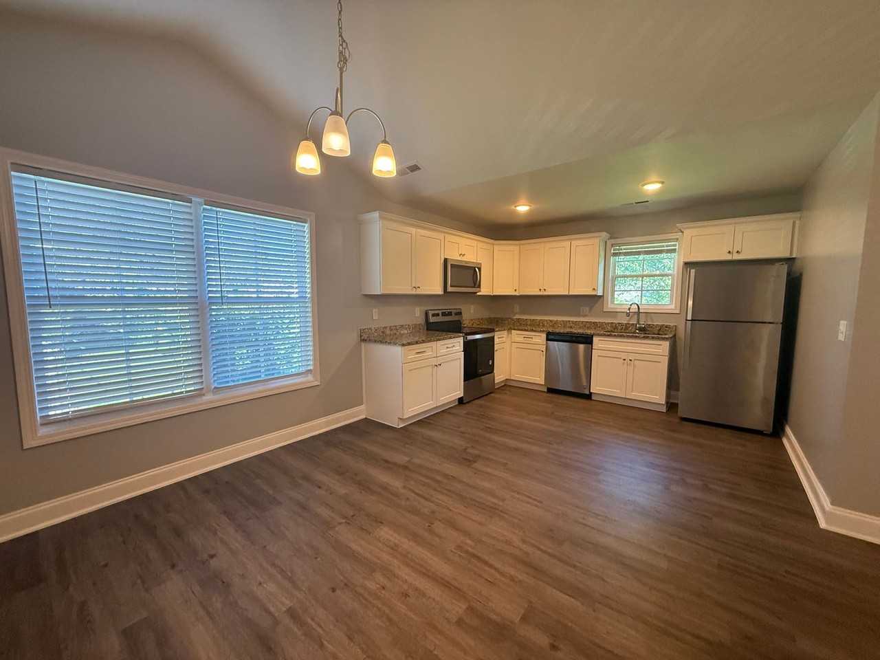 186 Oak St - Photo 4 of 11