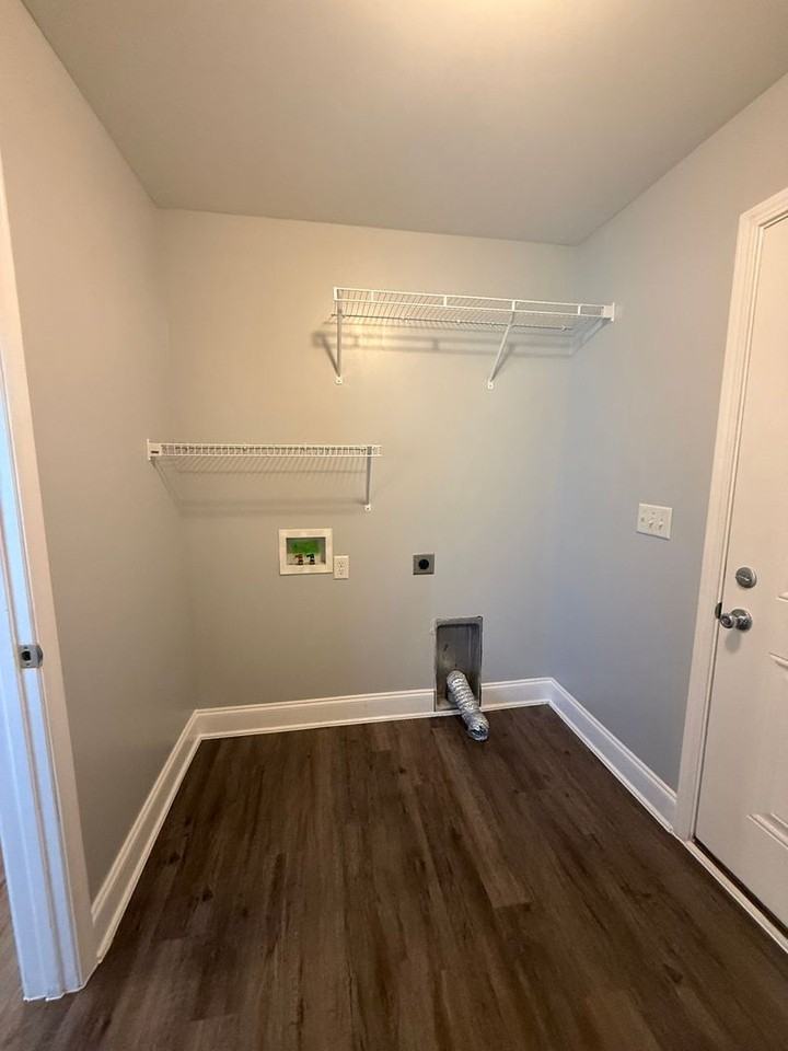 186 Oak St - Photo 5 of 11