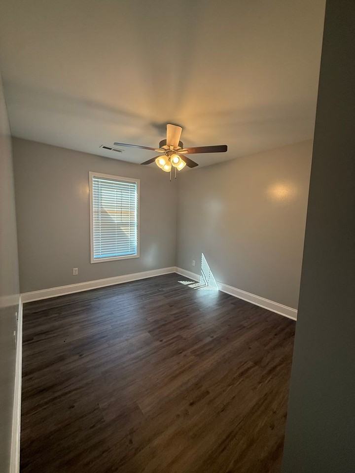 186 Oak St - Photo 6 of 11