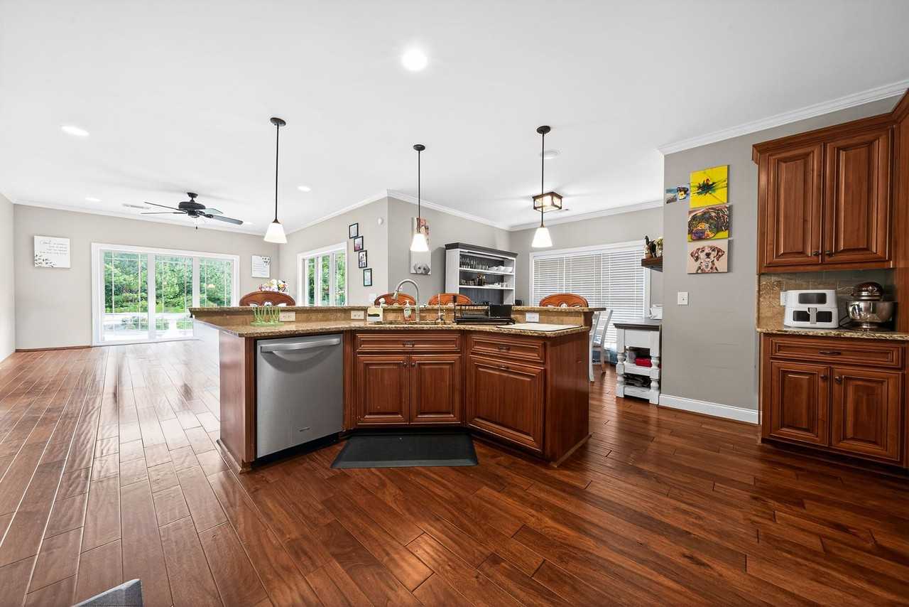 9027 Cimarron Ct - Photo 4 of 43