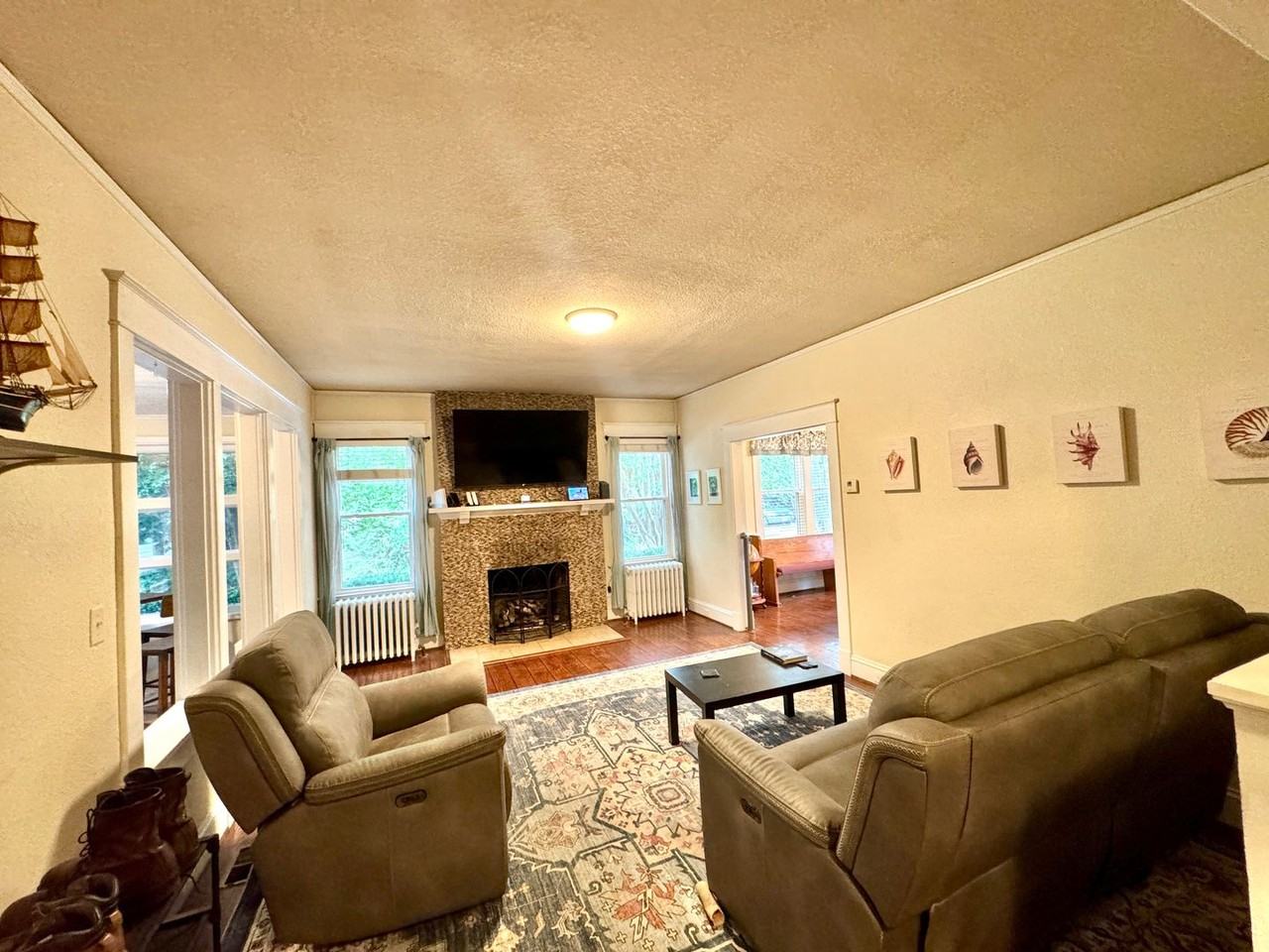 9251 Atwood Ave - Photo 4 of 50