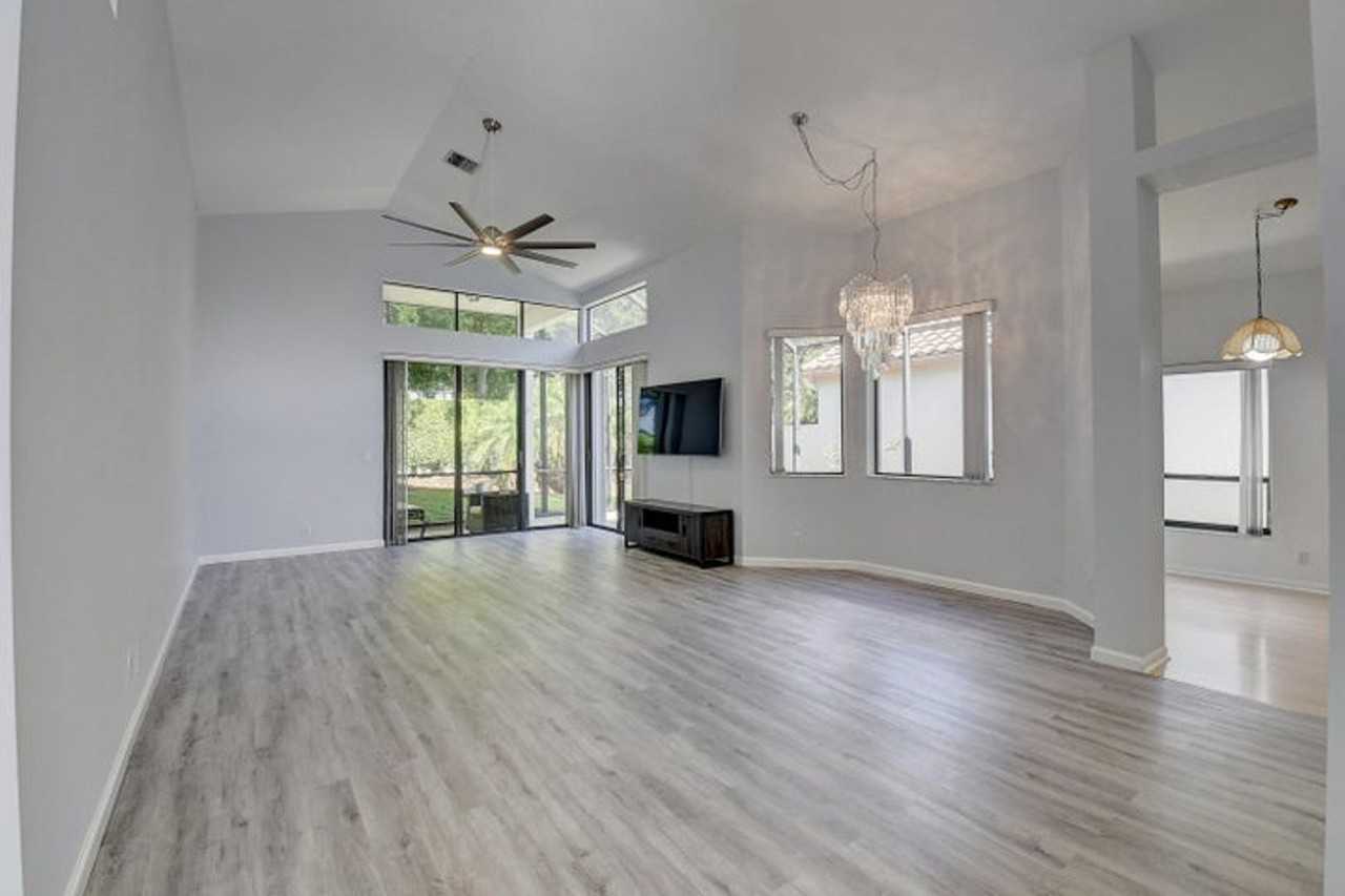 10201 Lexington Lakes Blvd N - Photo 3 of 15