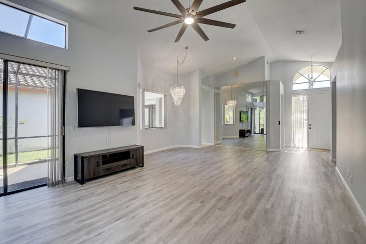 10201 Lexington Lakes Blvd N - Photo 4 of 15