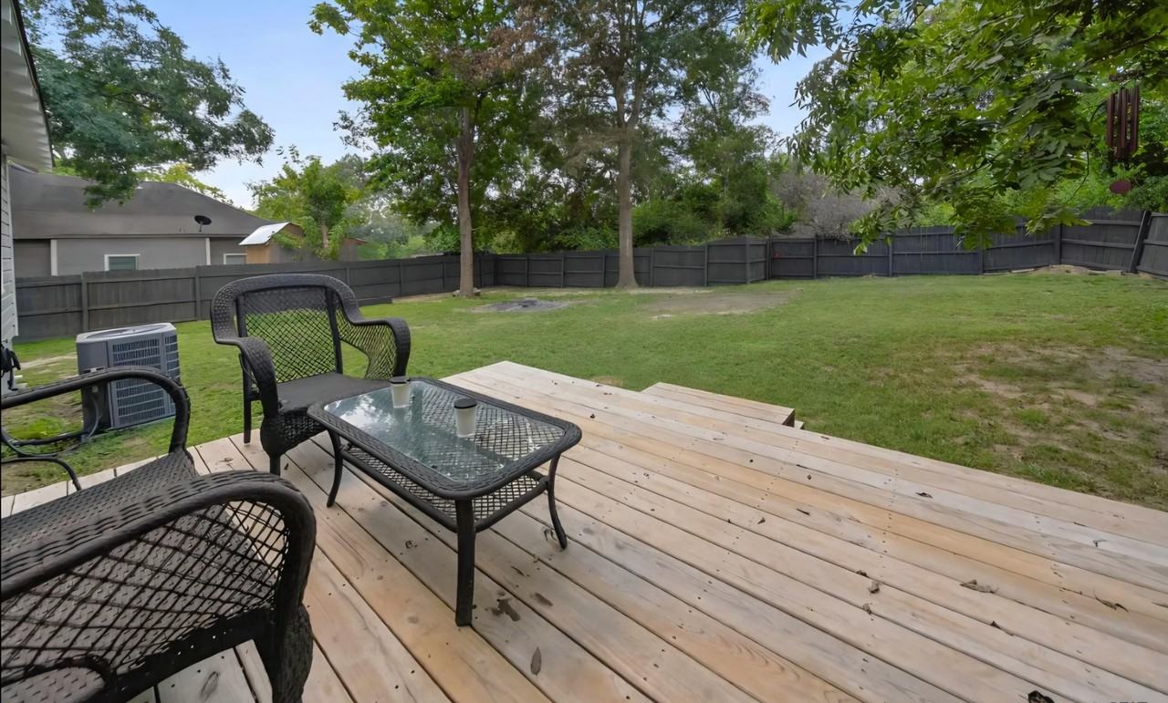 105 Holcomb St #NA - Photo 2 of 10