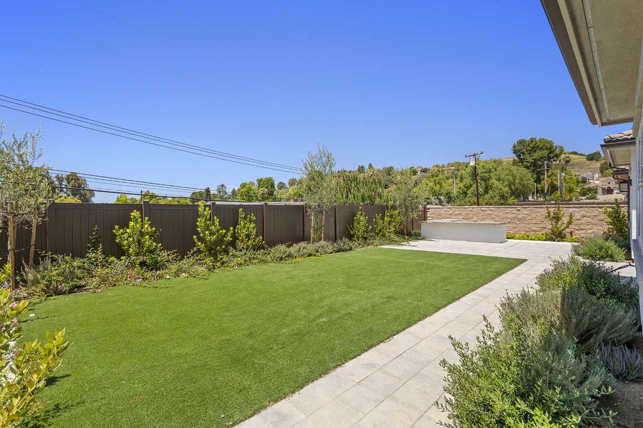 327 Toyon Ct #NA - Photo 2 of 12