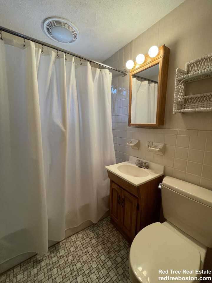 62 Union Ave #2 - Photo 5 of 18