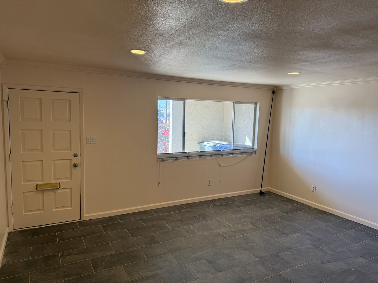 2803 S 1st Ave #2803 - Photo 4 of 35