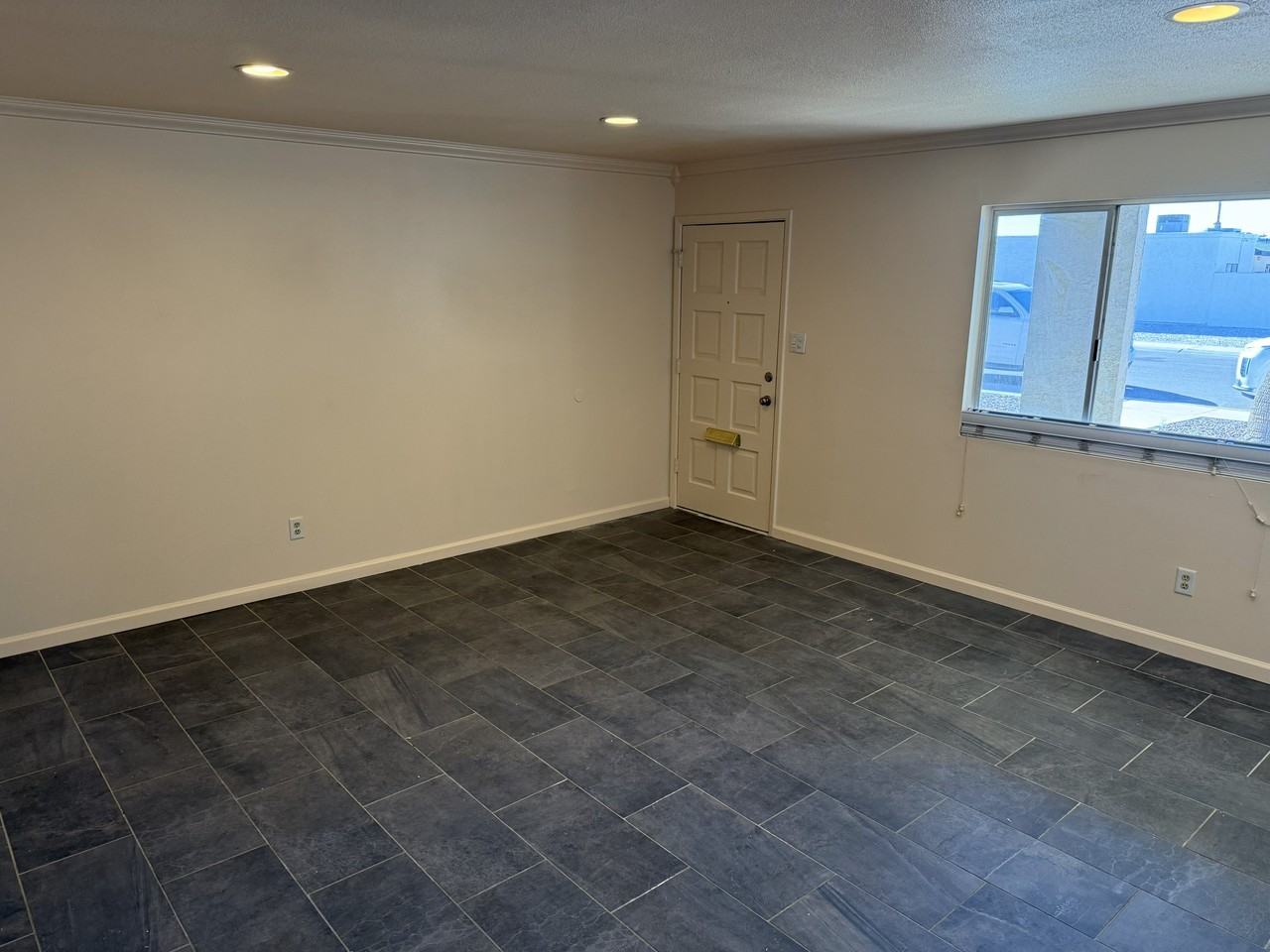 2803 S 1st Ave #2803 - Photo 5 of 35