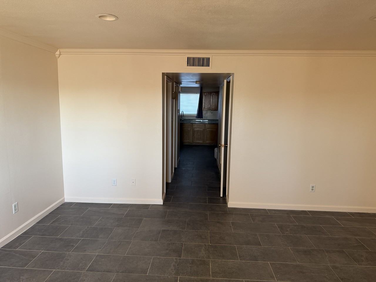 2803 S 1st Ave #2803 - Photo 6 of 35