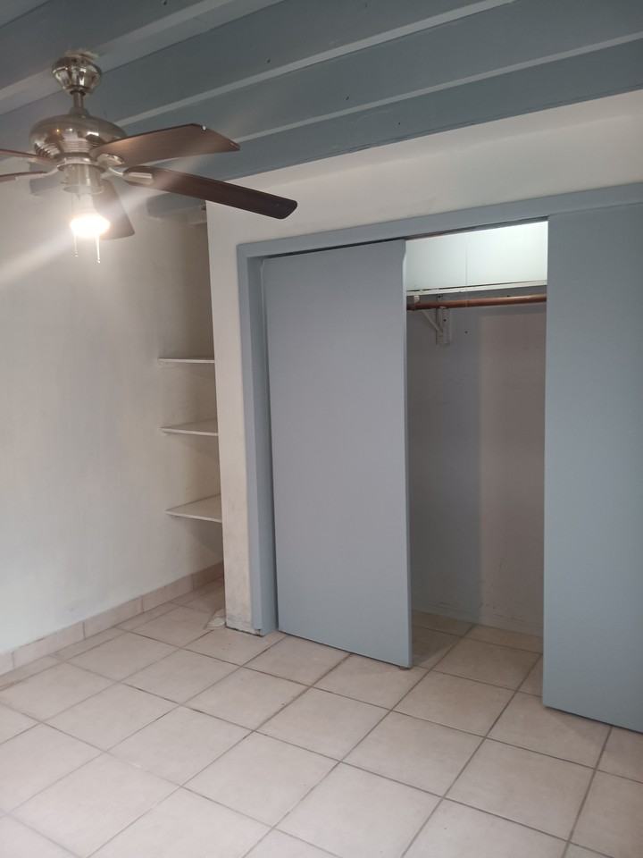 718 Sw 8th St #B - Photo 3 of 5