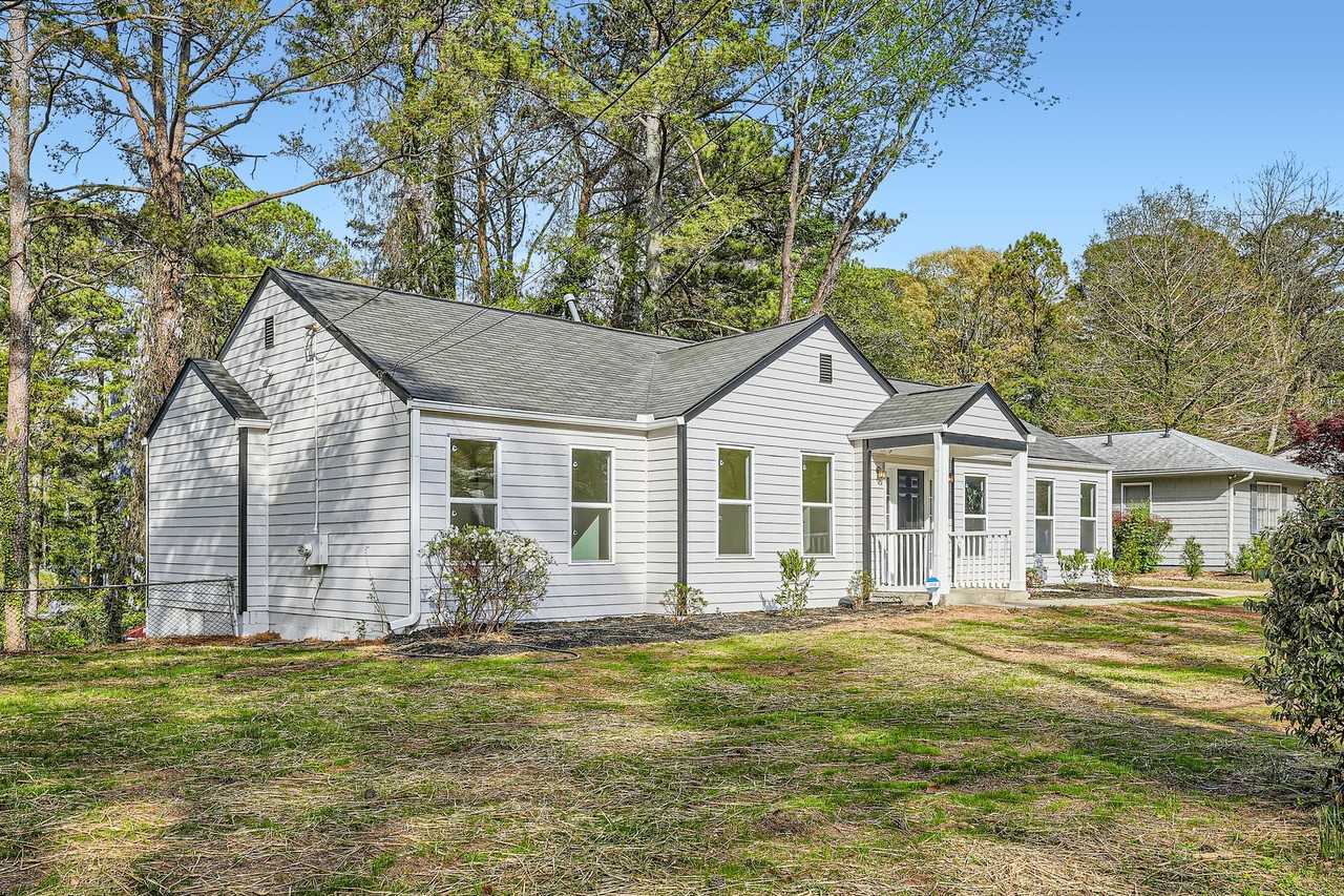 2069 Sandtown Rd Sw #NA - Photo 3 of 18
