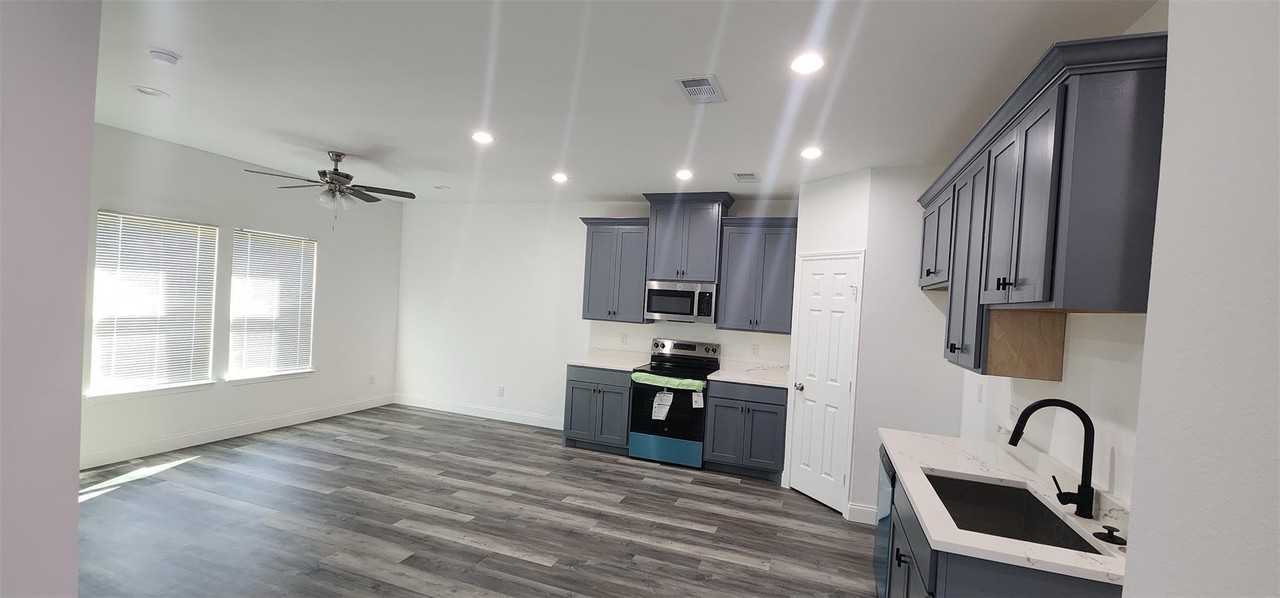 2005 Stuart St #A - Photo 2 of 13