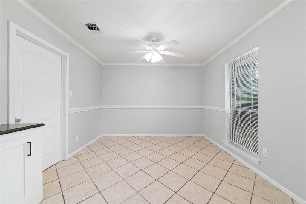 25602 Oakhurst Dr #NA - Photo 4 of 19