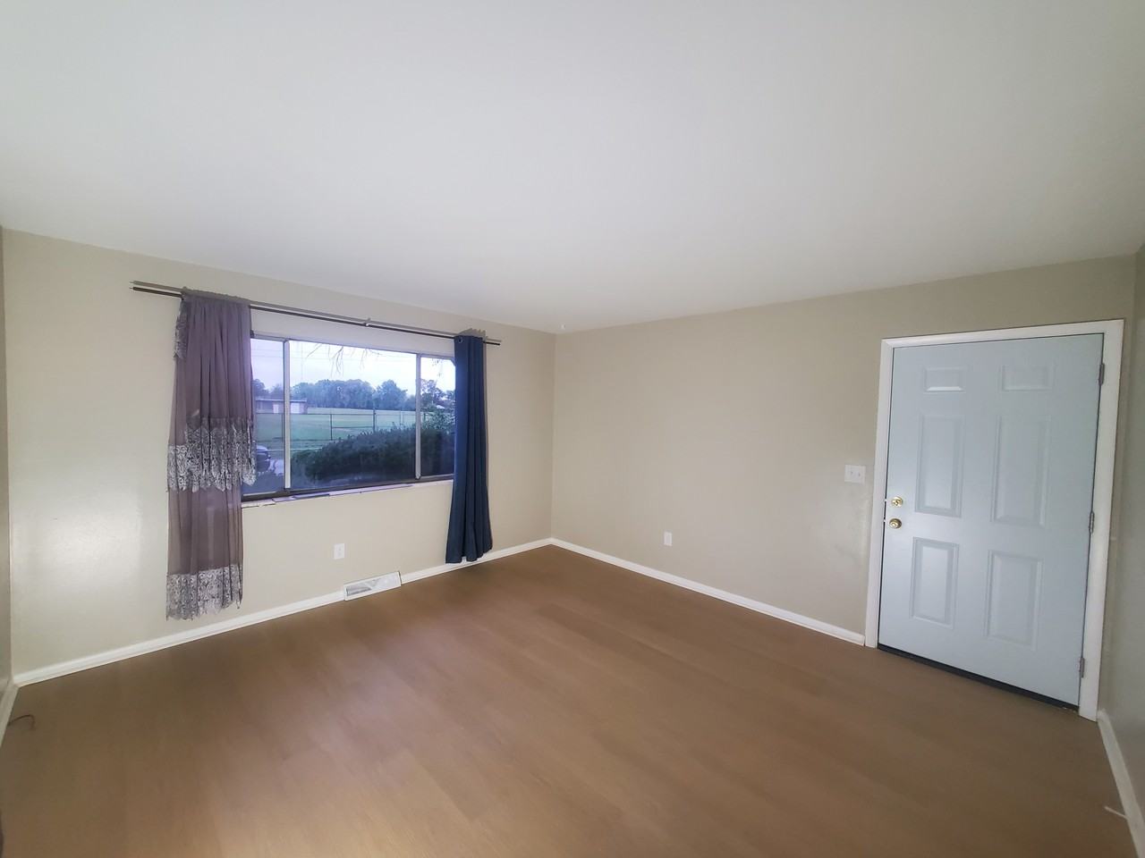 961 S Waverly St #961 - Photo 4 of 14