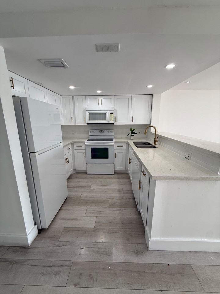 5200 Nw 31st Ave #L218 - Photo 2 of 3