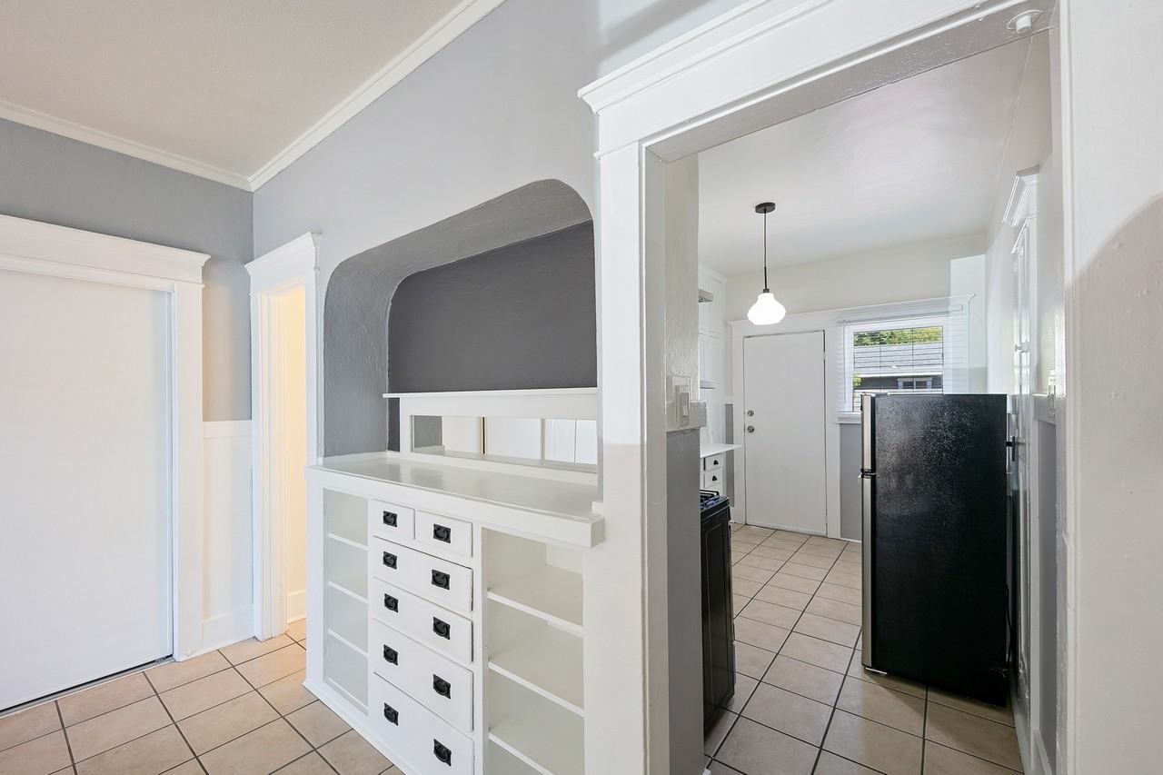 242 Gaviota Avenue - Photo 5 of 14