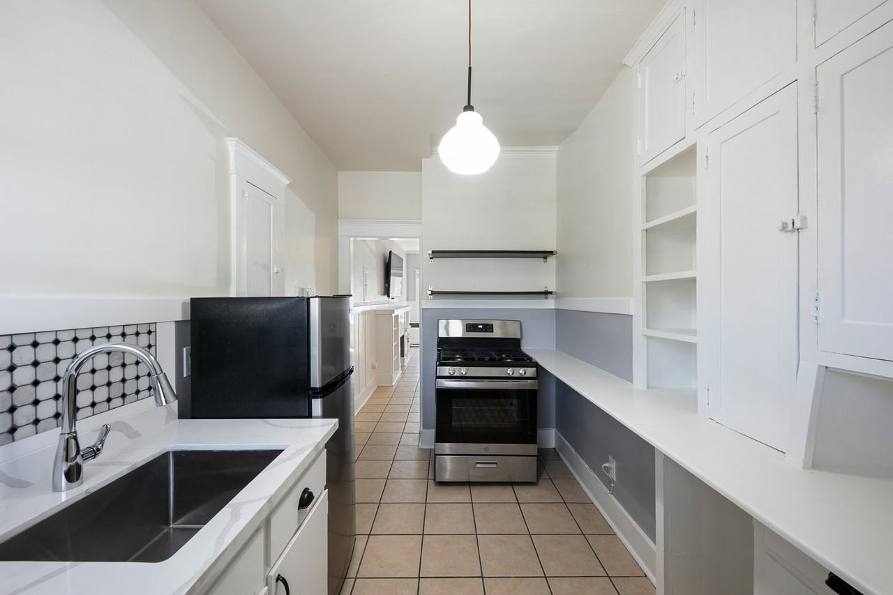242 Gaviota Avenue - Photo 6 of 14
