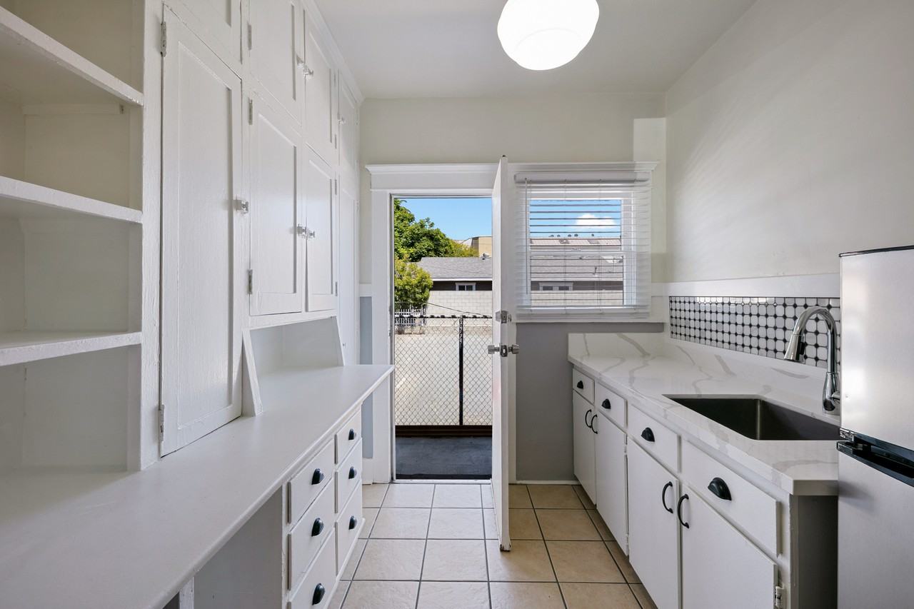242 Gaviota Avenue - Photo 4 of 14