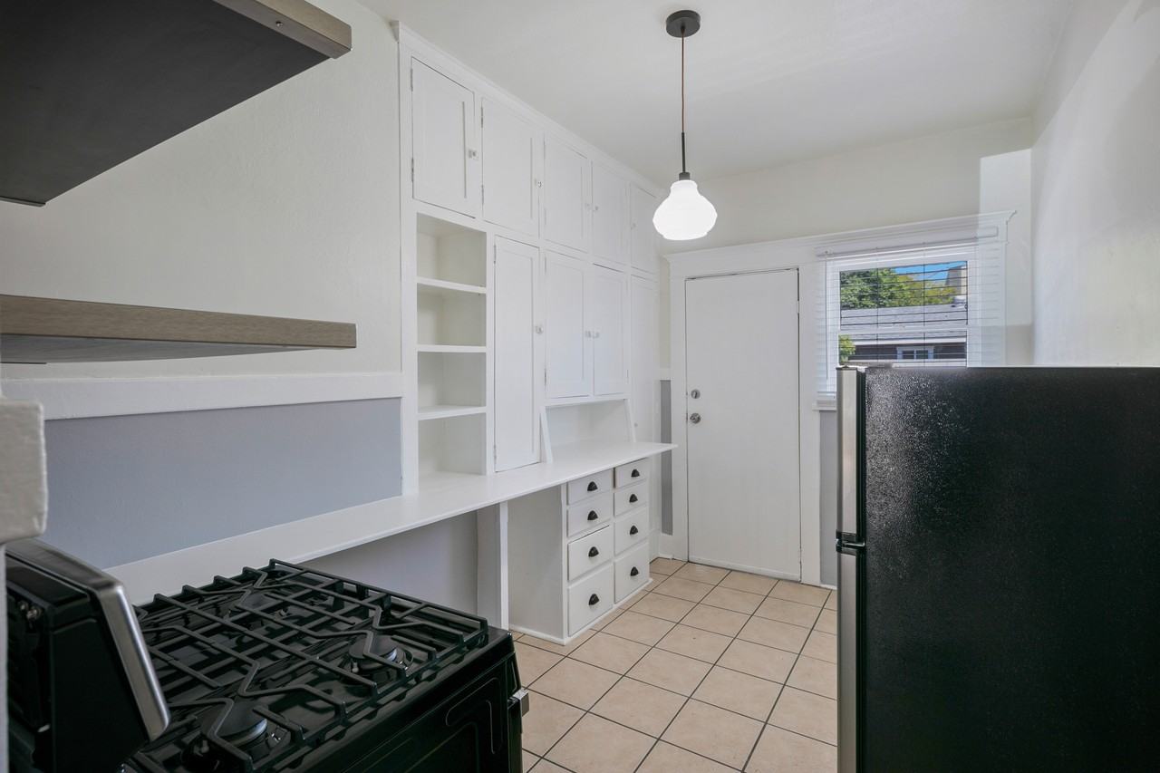 242 Gaviota Avenue - Photo 7 of 14