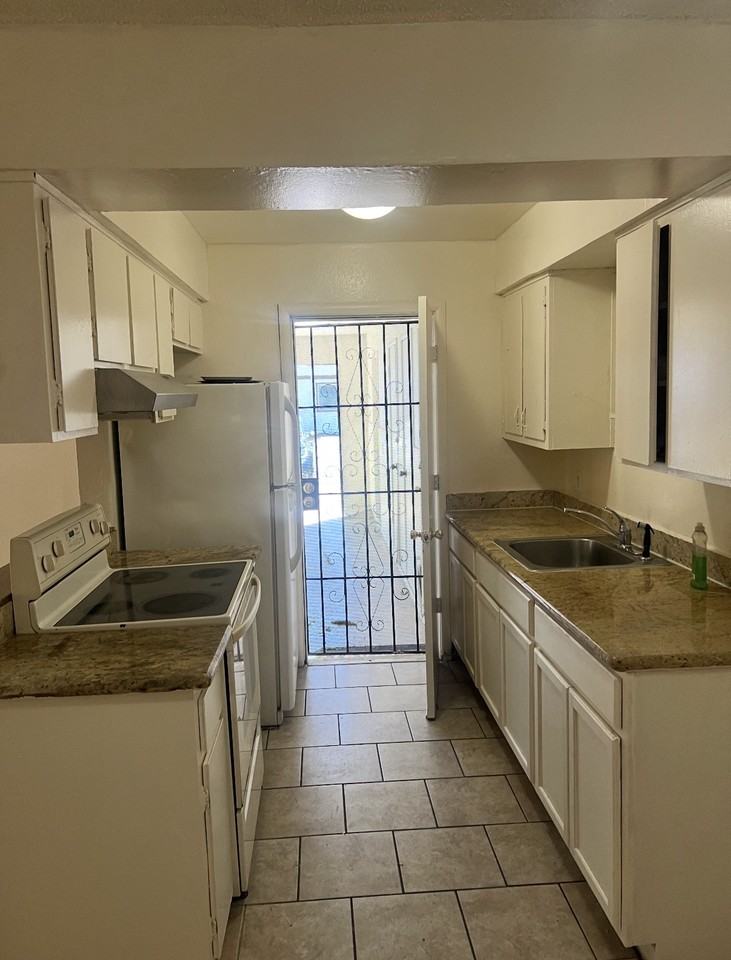 1218 Casita Dr #3 - Photo 6 of 13