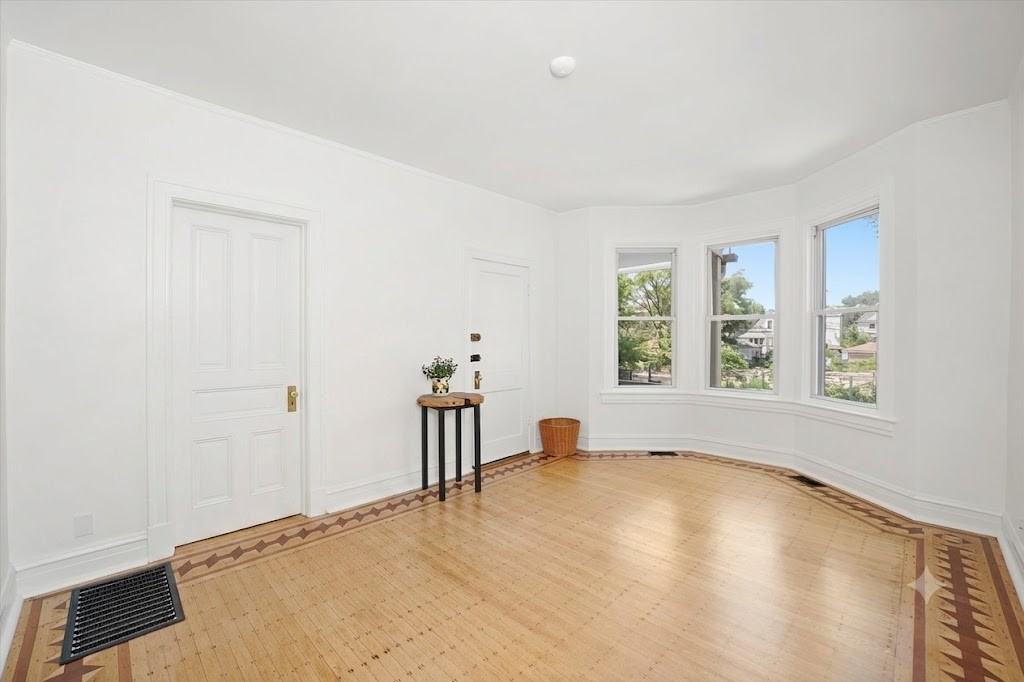 1629 W Foster Ave #1 - Photo 2 of 11