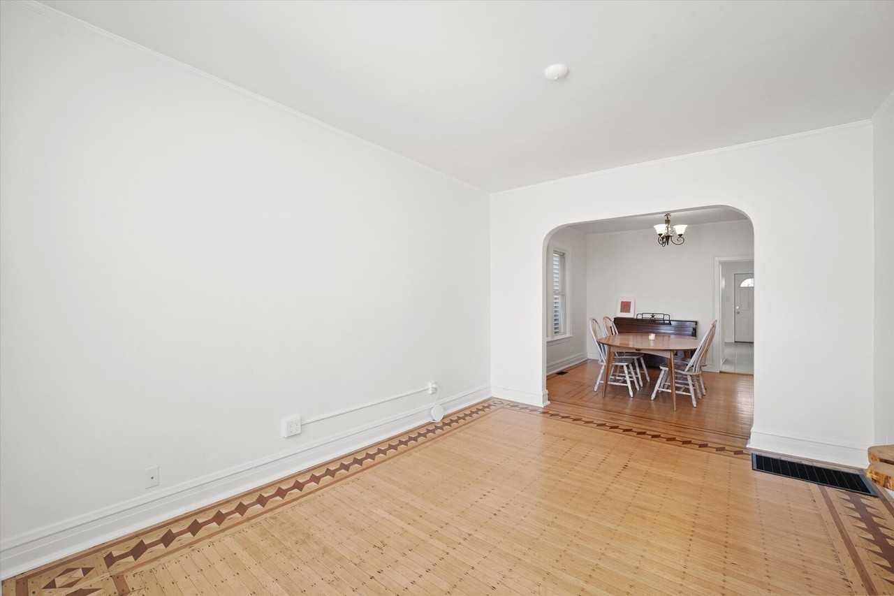 1629 W Foster Ave #1 - Photo 3 of 11