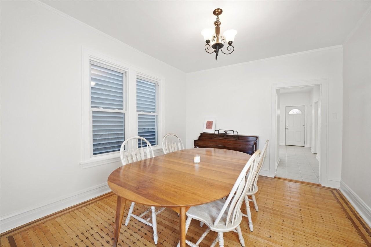 1629 W Foster Ave #1 - Photo 4 of 11