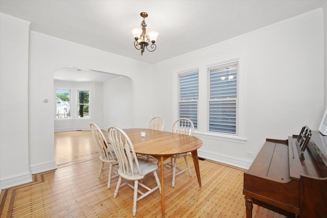 1629 W Foster Ave #1 - Photo 5 of 11