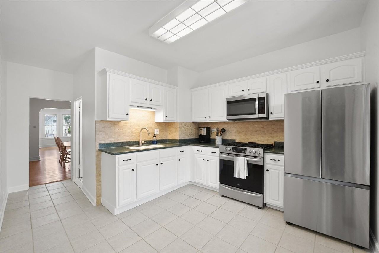1629 W Foster Ave #1 - Photo 6 of 11