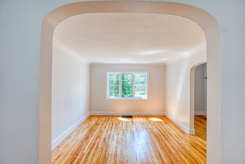 413 Holland Avenue - Photo 4 of 44