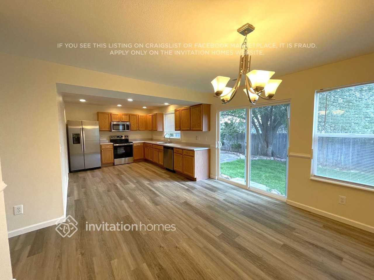 5540 Anna Lee Way - Photo 4 of 12
