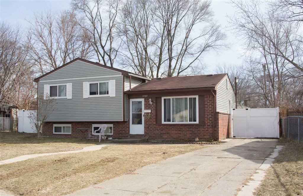 2368 Pineridge Ct - Photo 2 of 8
