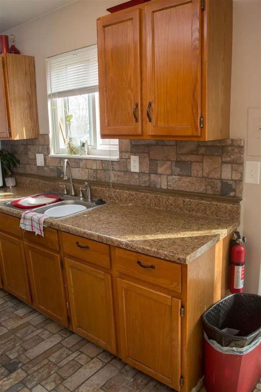 2368 Pineridge Ct - Photo 3 of 8
