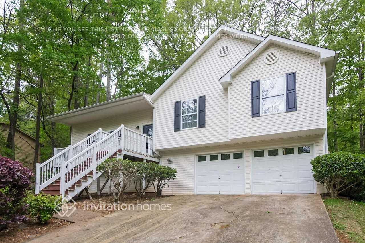 3669 N Hampton Dr Nw - Photo 2 of 20