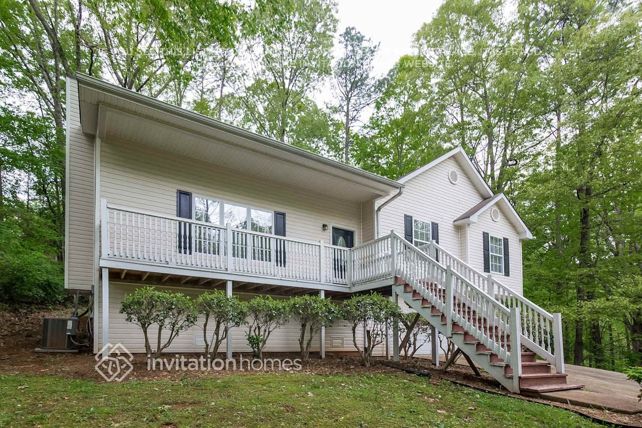 3669 N Hampton Dr Nw - Photo 3 of 20
