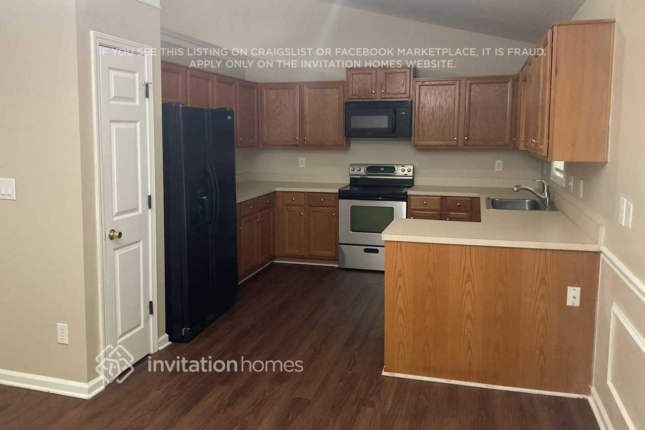 3669 N Hampton Dr Nw - Photo 7 of 20