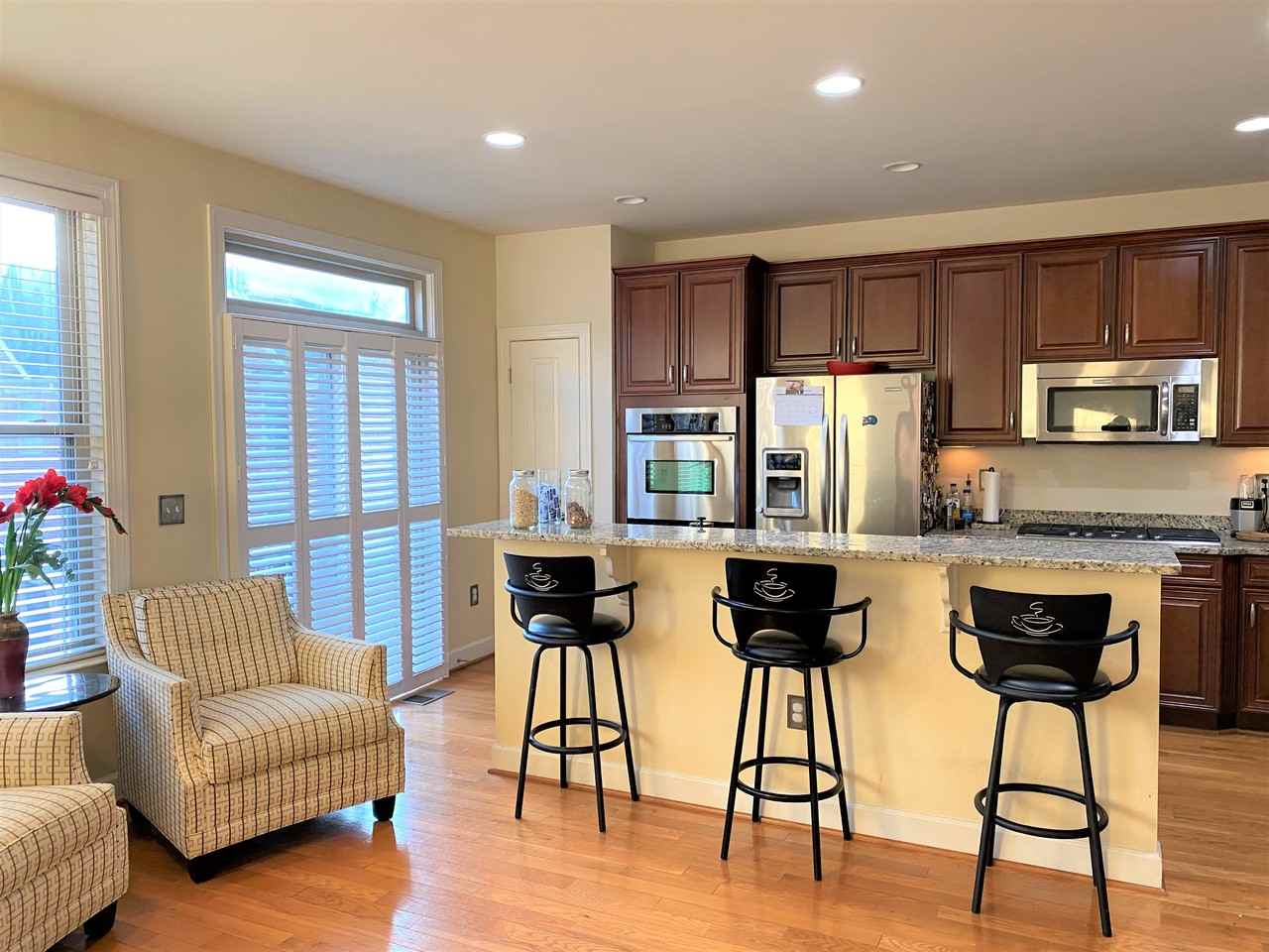 3321 Kemper Rd - Photo 6 of 26